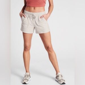 ATHLETA BIRCH GRAY FARALLON SHORTS